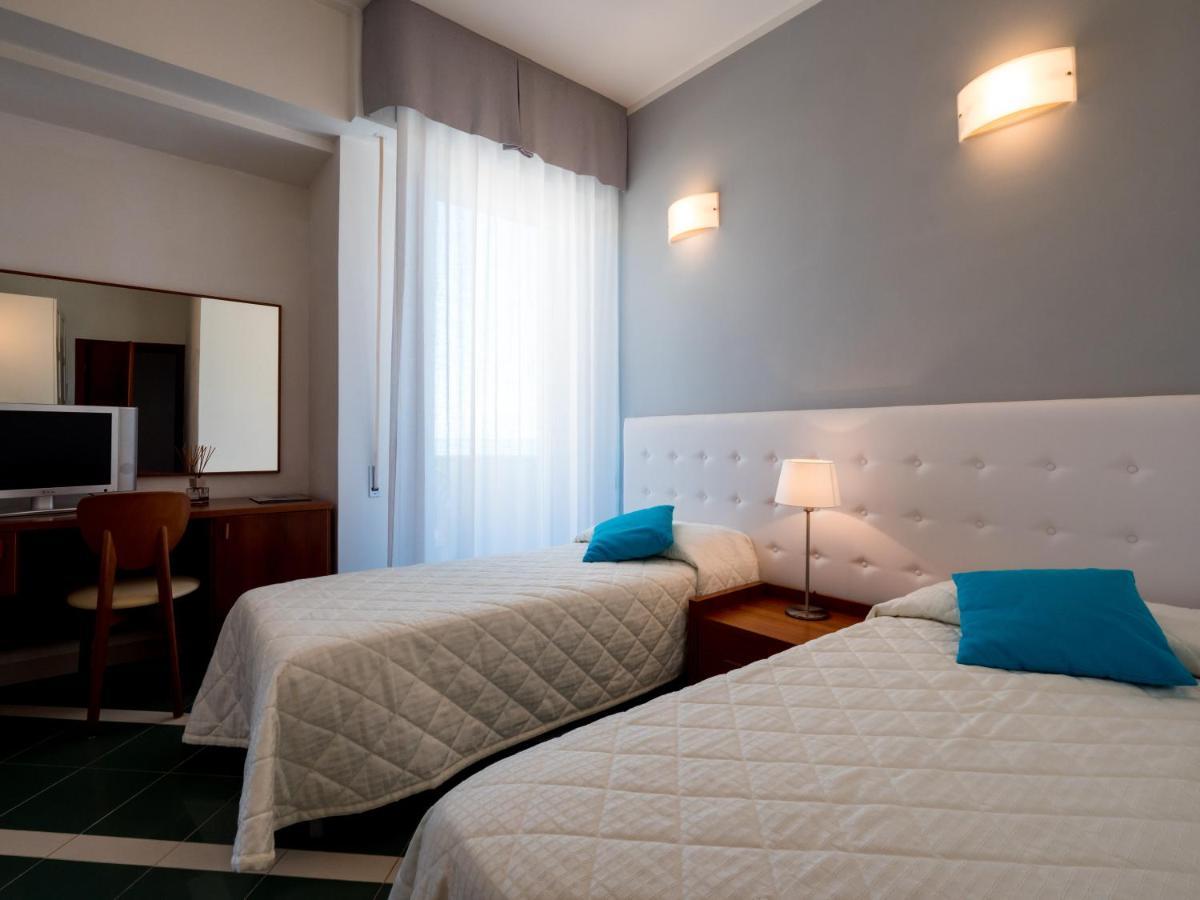 Hotel Metropol سينِغاليا المظهر الخارجي الصورة