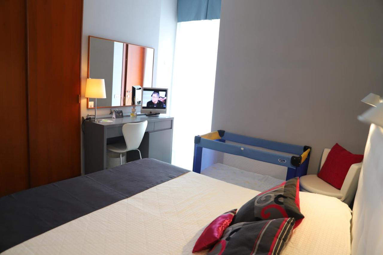 Hotel Metropol سينِغاليا المظهر الخارجي الصورة