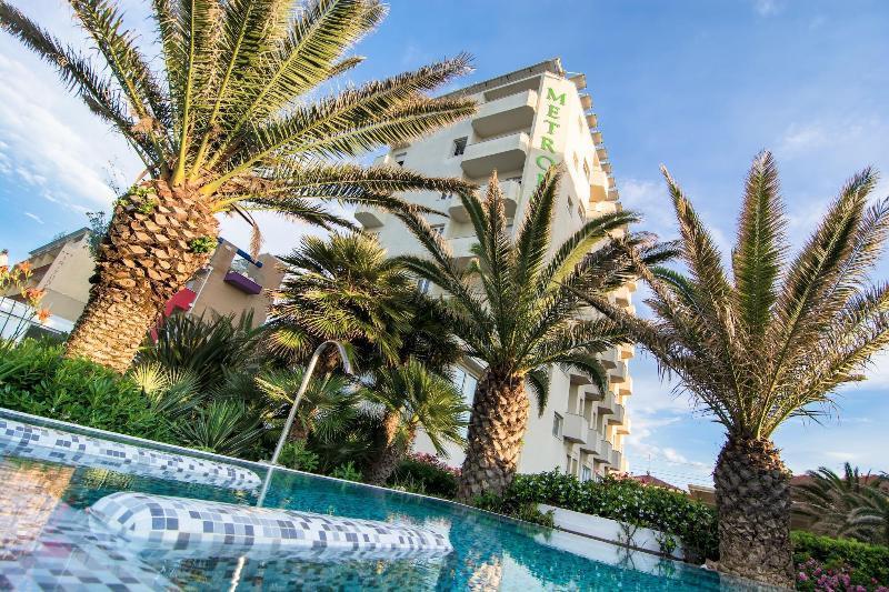 Hotel Metropol سينِغاليا المظهر الخارجي الصورة