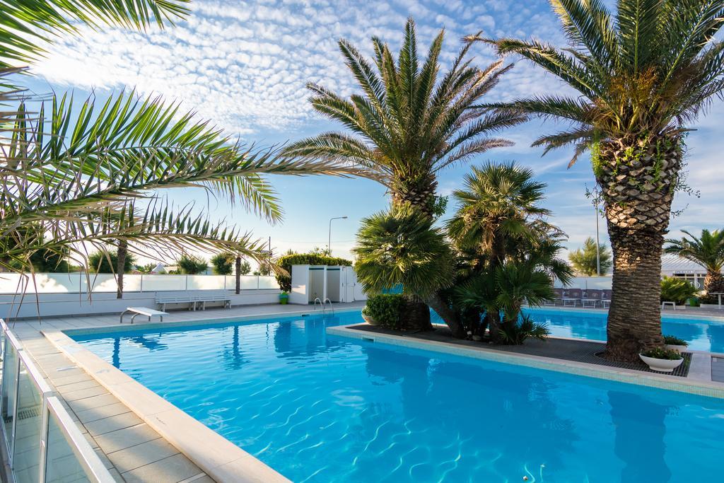 Hotel Metropol سينِغاليا المظهر الخارجي الصورة