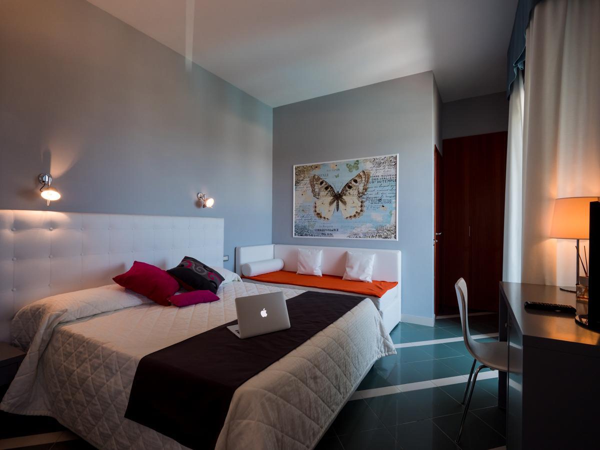 Hotel Metropol سينِغاليا المظهر الخارجي الصورة