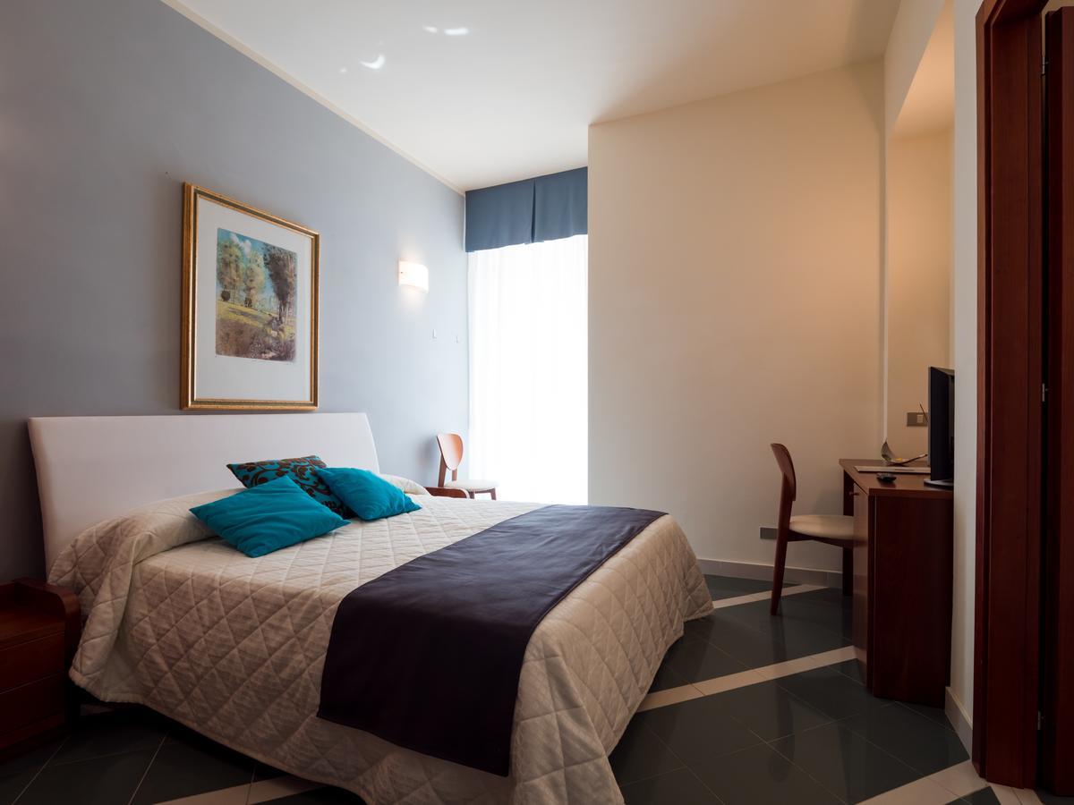 Hotel Metropol سينِغاليا المظهر الخارجي الصورة