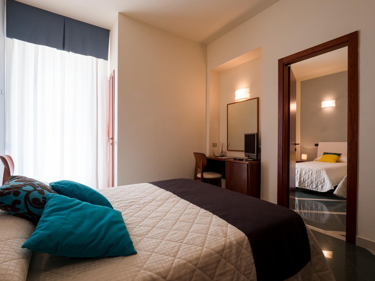 Hotel Metropol سينِغاليا المظهر الخارجي الصورة